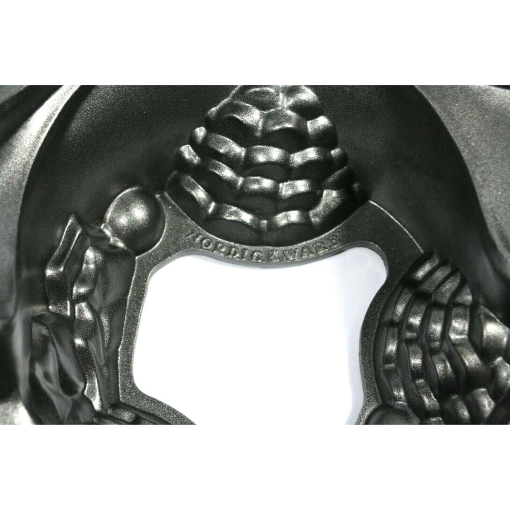 Nordicware Holiday Christmas Wreath Bundt Cake Pan - Picture 4 of 4